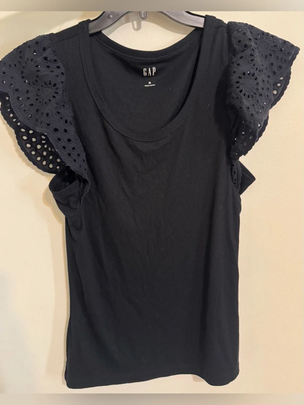 Black Gap babydoll tee shirt with eyelet lace on the sleeves